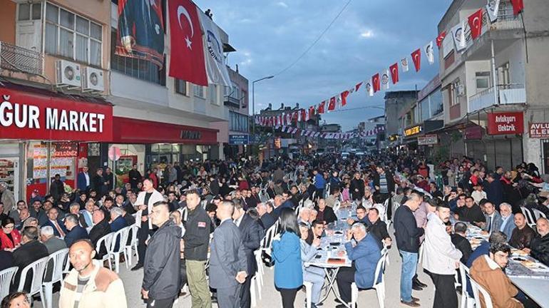 15 bin kişi, geleneksel Andırın Caddesi Büyük İftarında oruç açtı