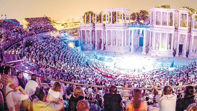 Tiyatrolar festival mekânlarına dönüşürse...