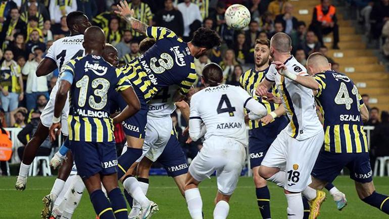 Fenerbahçede İsmail Yüksek çok sinirlendi Jorge Jesus ilk yarı biter bitmez sahaya daldı