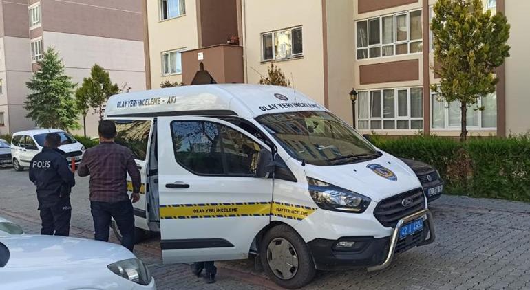 Konyada emekli polis dehşet saçtı Eşi ile 2 çocuğunu vurdu