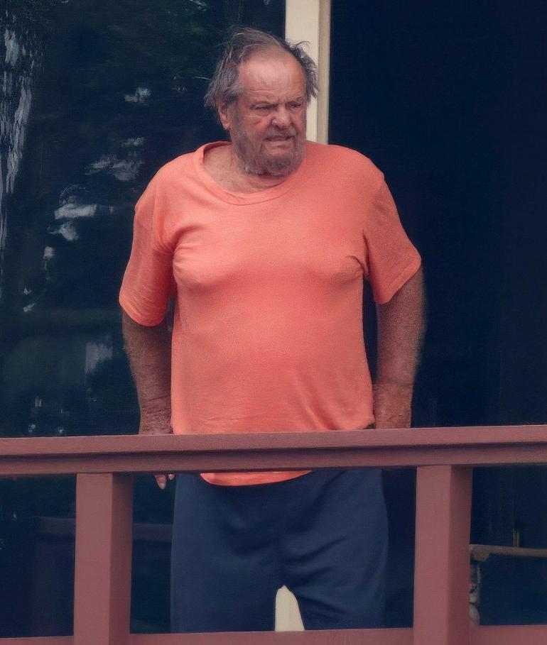 Jack Nicholson, iki yıl sonra ilk kez saçı başı dağınık şekilde görüntülendi