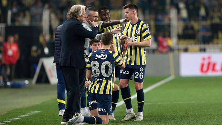 Fenerbahçede Jorge Jesustan şifreler Miguel Crespo herkesi kurtardı