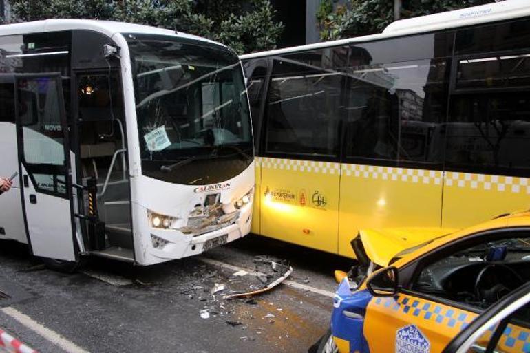 Şişlide servis minibüsü önce iki İETT otobüsüne ardından taksiye çarptı