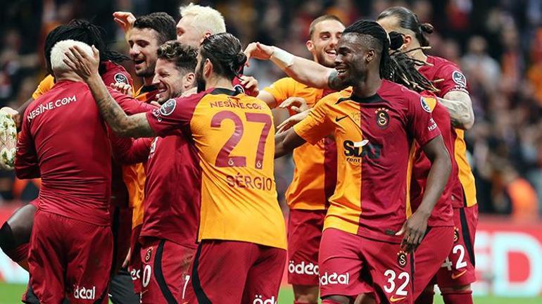 Galatasaray taraftarını heyecanlandıran transfer görüşmesi Erden Timur devrede