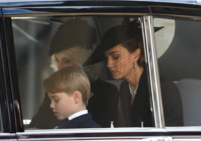 Kate Middleton ölüm döşeğinde Kraliçenin yanına gitmemişti Gerçek sebebi ortaya çıktı