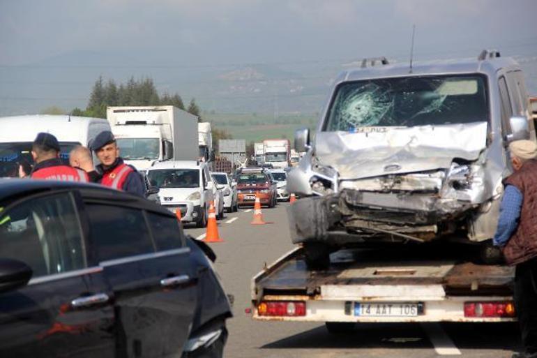 Anadolu Otoyolunda 5 aracın karıştığı zincirleme kaza: 6 yaralı