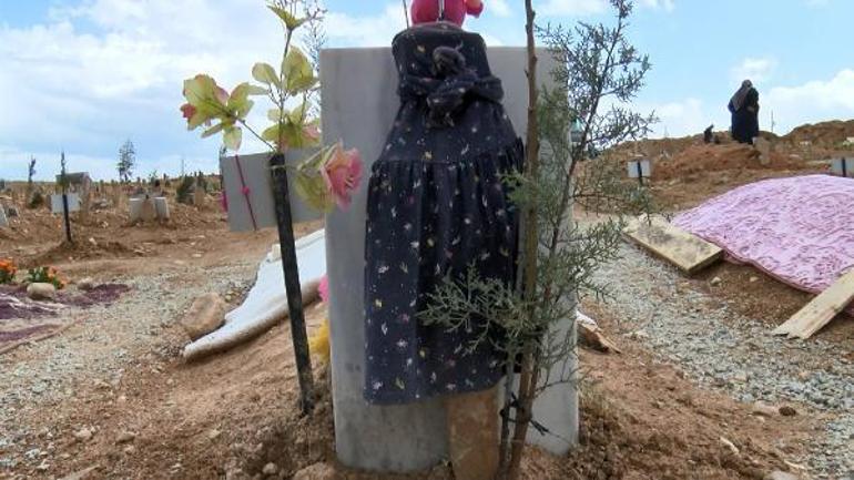 Deprem mezarlıklarında duygu dolu bayram ziyareti