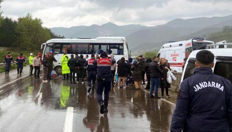 Sakaryada işçileri taşıyan servis midibüsü devrildi: 2 ölü, 12 yaralı