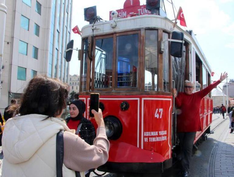 İstiklal Caddesinde bayram yoğunluğu