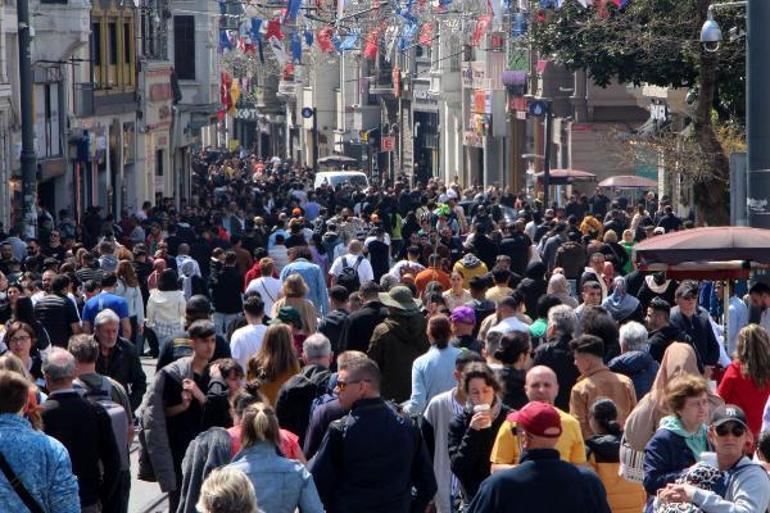 İstiklal Caddesinde bayram yoğunluğu