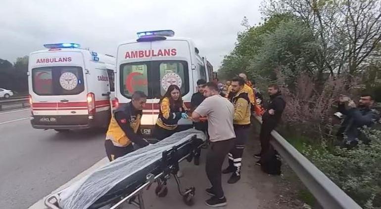 Bayram tatili için yola çıkan minibüs TEMde devrildi: 13 yaralı