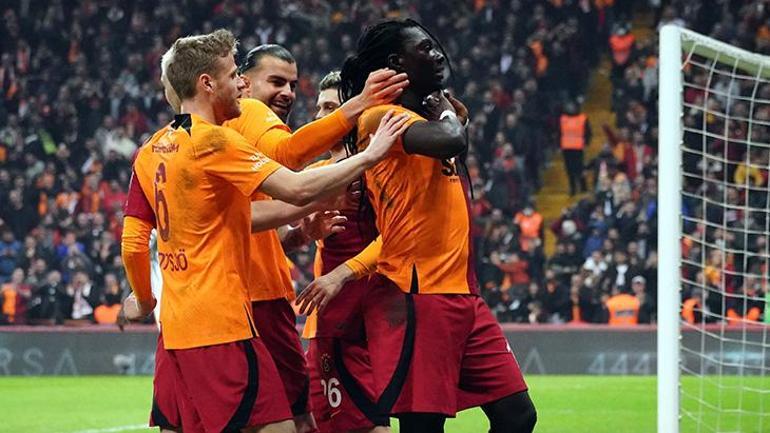 Galatasaraydan Bafetimbi Gomis kararı Okan Buruk, Erden Timur ve Dursun Özbek toplantı yaptı