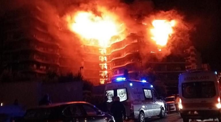 İzmir’in Narlıdere ilçesinde site yangını kontrol altına alındı