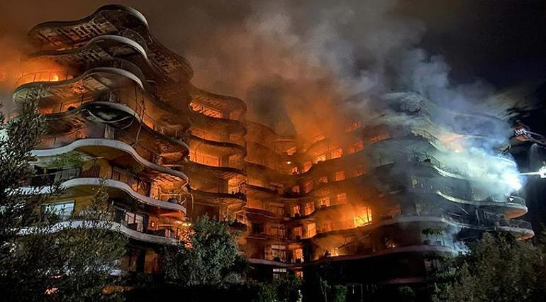 İzmir’in Narlıdere ilçesinde site yangını kontrol altına alındı