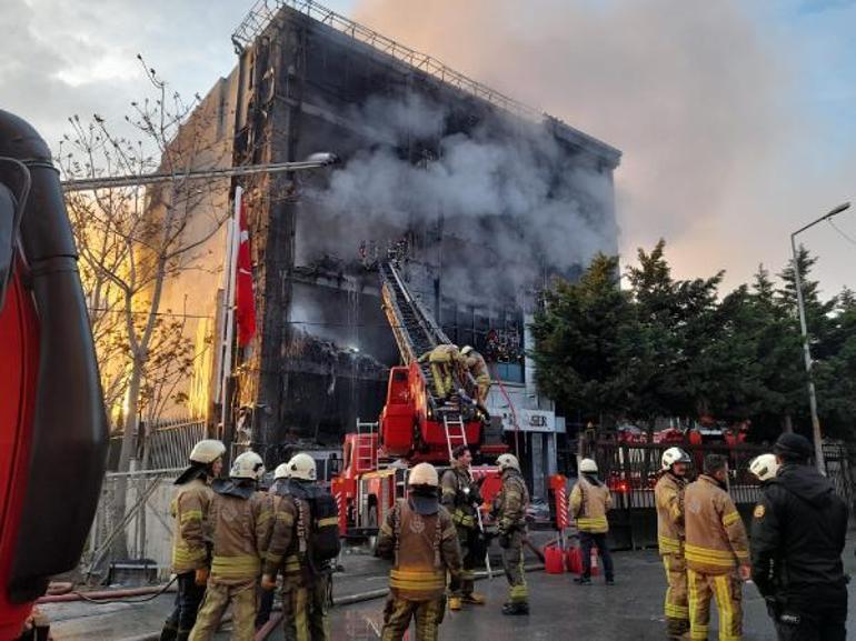 Akit Medya Grubu’nun bulunduğu binada çıkan yangın devam ediyor