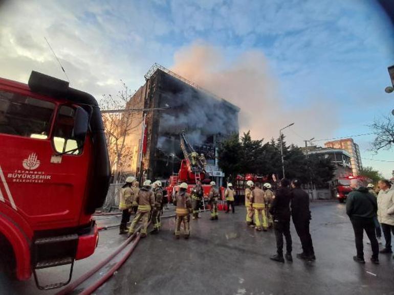 Akit Medya Grubu’nun bulunduğu binada çıkan yangın devam ediyor