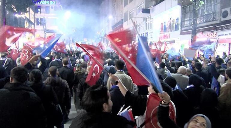 İstanbul il başkanı Kabaktepe Bağcılar Meydanında partililerle buluştu