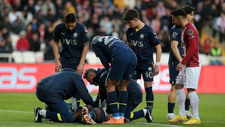 Sivasta büyük şok Fenerbahçeli futbolcu Enner Valencia hastaneye kaldırıldı