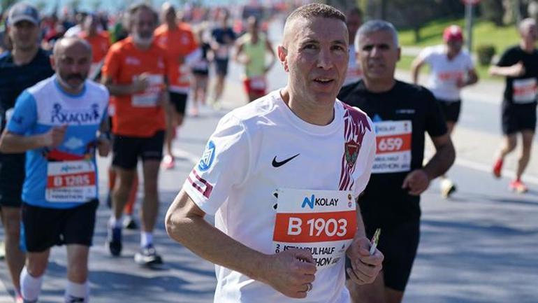 Beşiktaşın malzemecisi Erdal Erdem, maratonda Christian Atsunun formasıyla koştu
