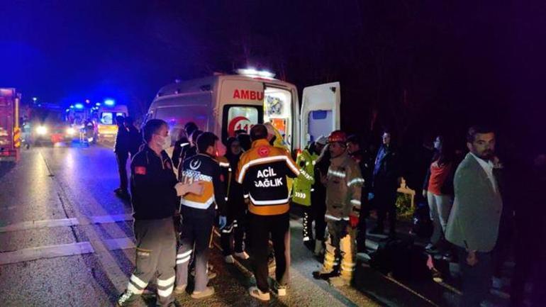 Bursada tur otobüsü devrildi 3 kişi hayatını kaybetti, çok sayıda yaralı var