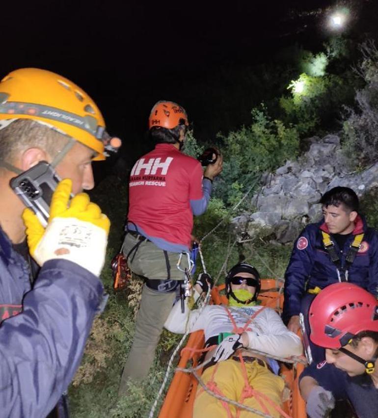 Yamaç paraşütüyle kayalıklara çakılan turist 10 saatte kurtarıldı