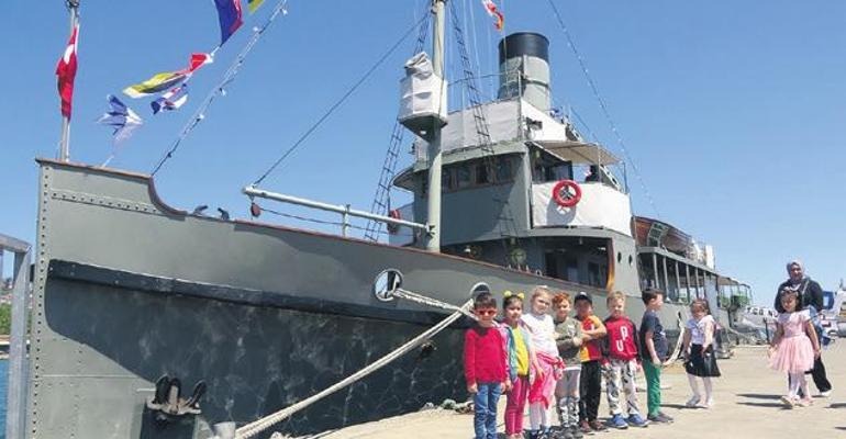 Donanmanın amirali TCG Anadolu Ege’ye çıktı