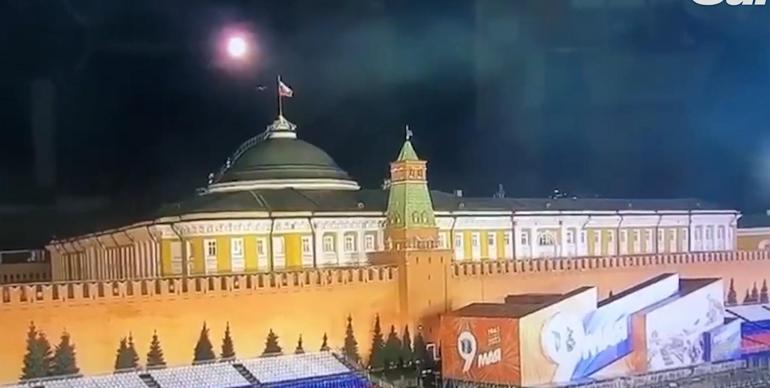 Son dakika... Putine Kremlinde suikast önlendi