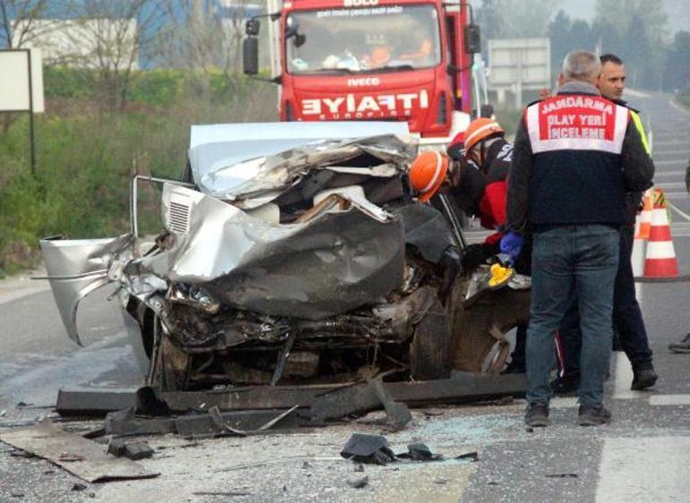 Boluda TIRa arkadan çarpan otomobilin sürücüsü öldü