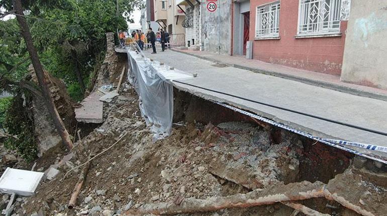 Beyoğlunda istinat duvarı okulun bahçesine çöktü 3 bina boşaltılarak mühürlendi
