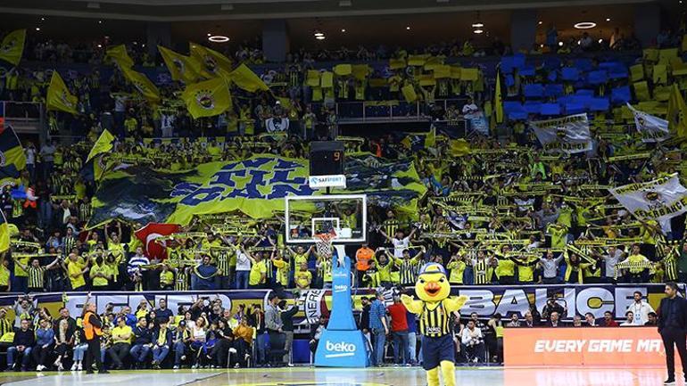 Fenerbahçe Beko, Olympiacosa karşı pes etmedi Dimitris Itoudis taraftarla tartıştı, Kostas Sloukas yıkıldı