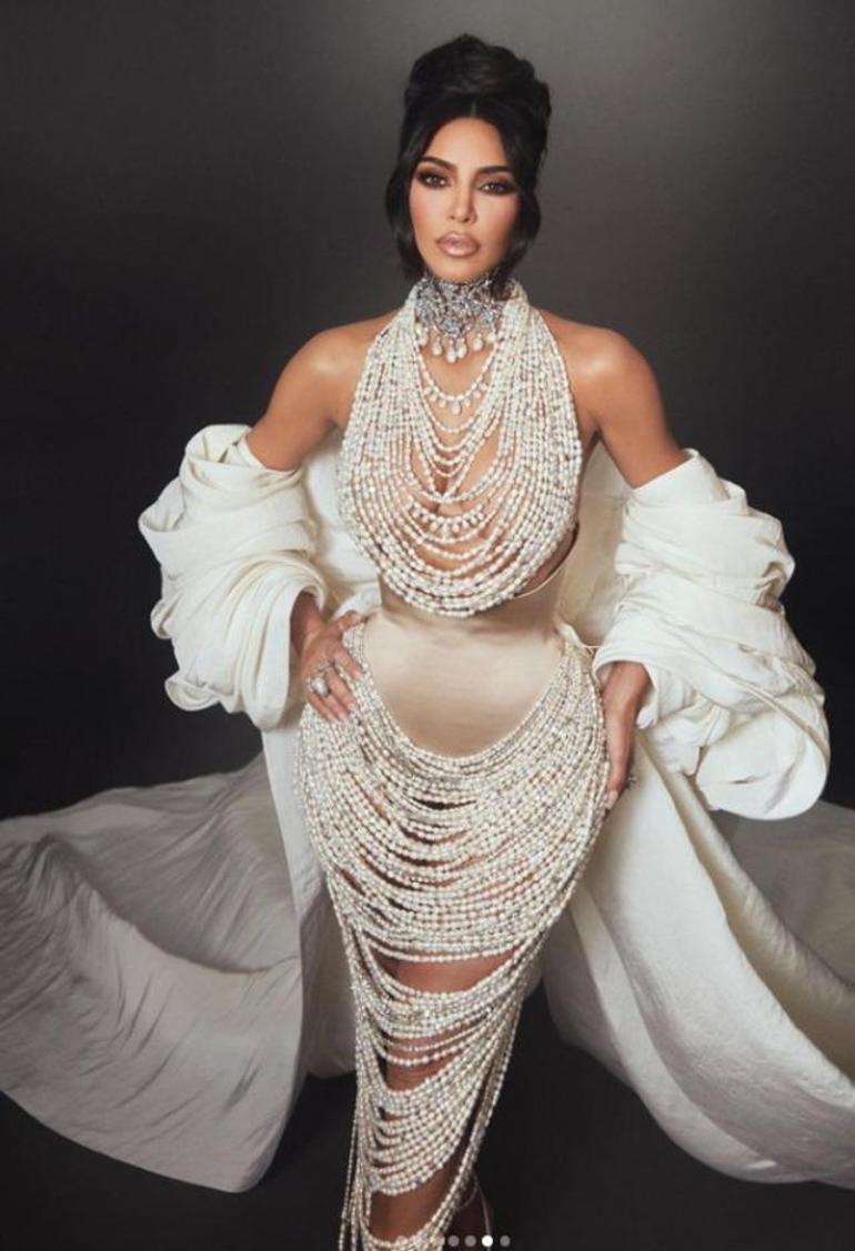 Kim Kardashianın Met Galadaki elbisesi için kullanılan inci sayısı şaşırttı