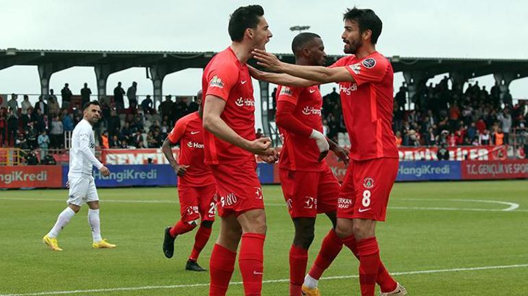 Ümraniyespor-Sivasspor maçında Umut Nayir bir ilki başardı Icardiyi geride bıraktı
