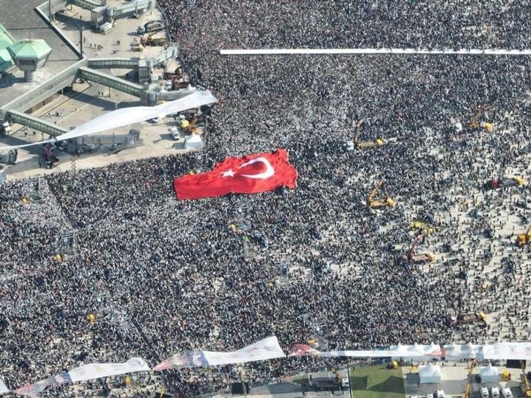 AK Parti İstanbul mitingine rekor katılım 1 milyon 700 bin kişi