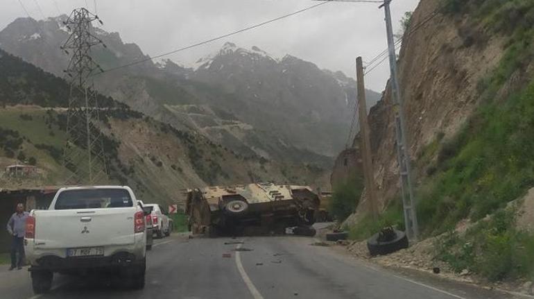 Hakkari- Van yolunda askeri araç devrildi: 3 yaralı