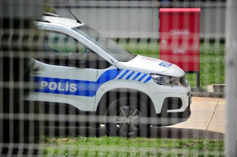 Bursada fabrika bahçesindeki vinç devrildi: 1 ölü, 2 yaralı