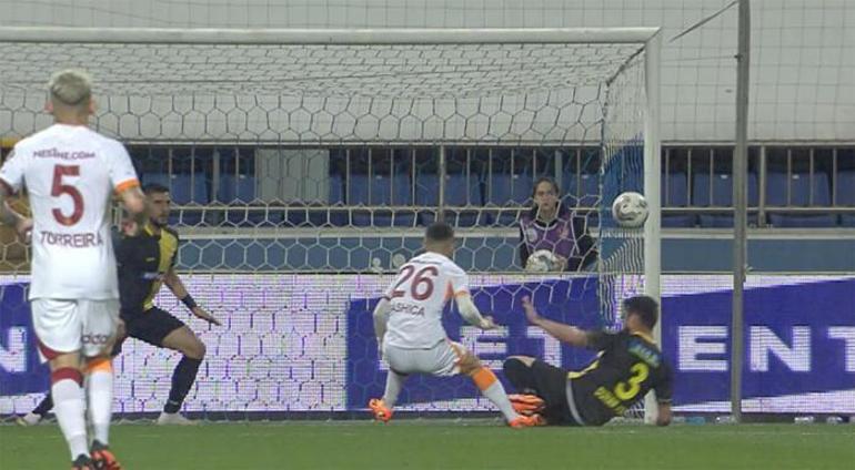 İstanbulspor-Galatasaray maçında tartışma yaratan pozisyon Eski hakemler değerlendirdi: Penaltıyı doğru bulmuyorum