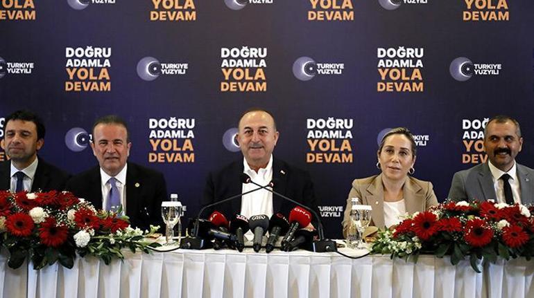 Türk gazetecilerin Almanyada gözaltına alınması Çavuşoğlu: Amaç gözdağı vermek