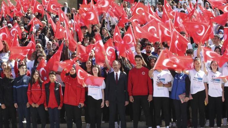 19 Mayıs Atatürkü Anma, Gençlik ve Spor Bayramı tüm yurtta kutlanıyor