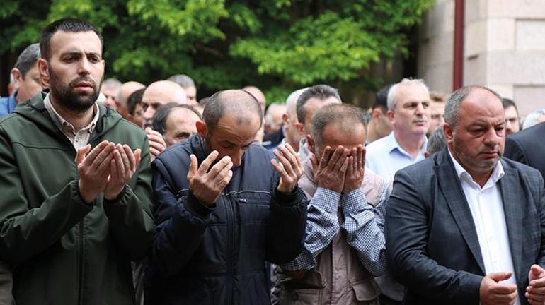 Dünyanın en uzun burunlu insanı son yolculuğuna uğurlandı