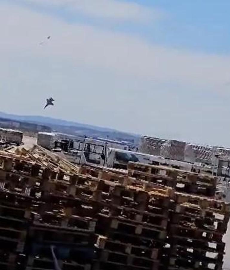 F-18 savaş jeti çakıldı Dehşet anları kamerada