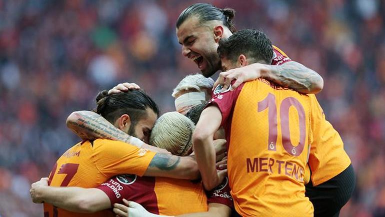 Nihat Kahveciden Galatasaray vurgusu Mertens çıkıyor, Mata giriyor