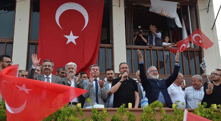 Bakan Kasapoğlu Togg’la Manisa’da ilçe turu attı