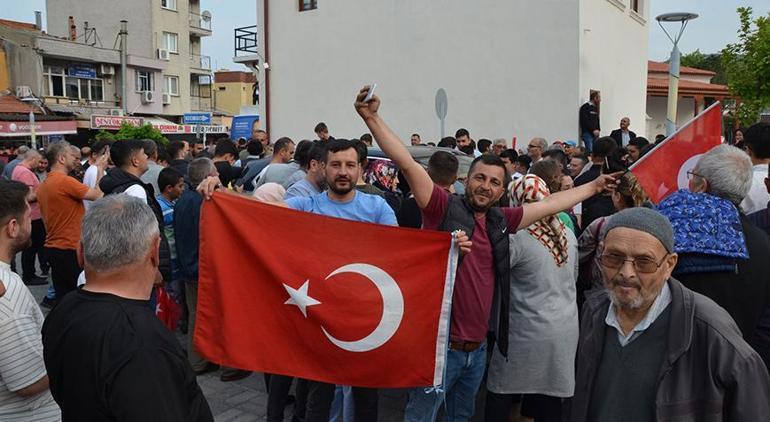 Bakan Kasapoğlu Togg’la Manisa’da ilçe turu attı