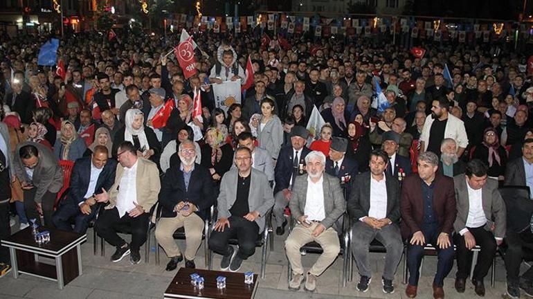 Bakan Kasapoğlu Selendi ve Kula ilçelerinde vatandaşlara hitap etti