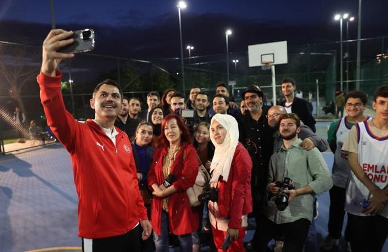 Bakan Kurum gençlerle basketbol oynadı: Türkiye Yüzyılı gençliğin yüzyılı olsun