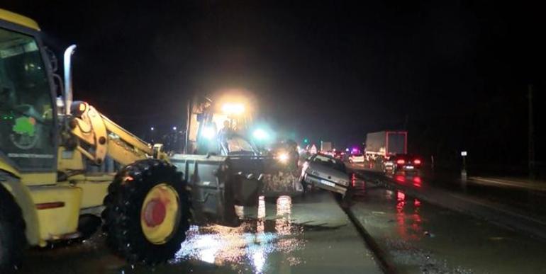 Ankarada sağanak yağış Yollar göle döndü, araçlar mahsur kaldı