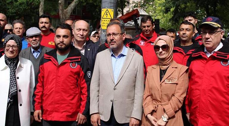 Bakan Kasapoğlu depremde görev yapan itfaiyecilerle bir araya geldi