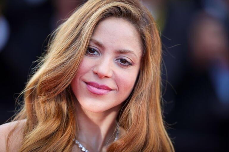 Shakira, Tom Cruisea kendisiyle flört etmeyi bırakması için yalvarıyor