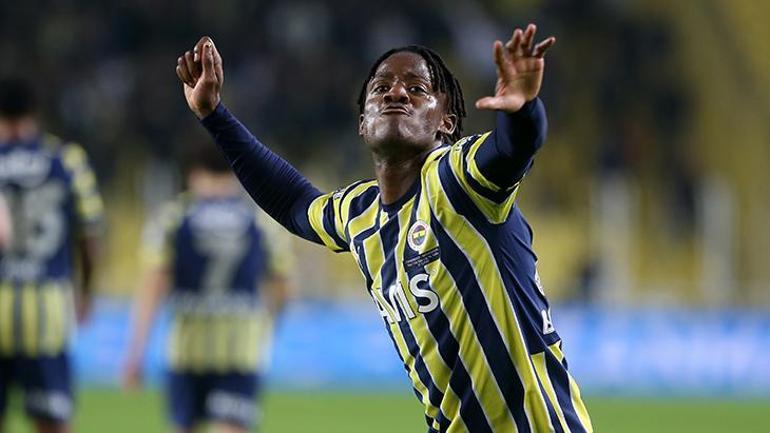 Sivasspor maçını tribünde izlediler Fenerbahçeli Batshuayiye transfer kancası