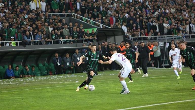 Sakaryaspor- Eyüpspor maçında Alpaslan Öztürk damgası Sosyal medyayı salladı